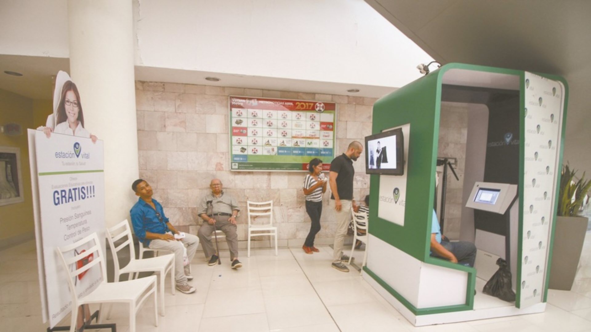 Health kiosk of Estaci&oacute;n Vital installed in a mall in Nicaragua